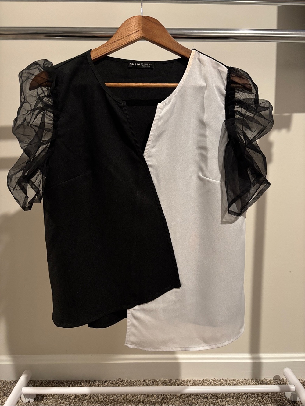 SHEIN Black & White Asymmetric Puff Sleeve Blouse